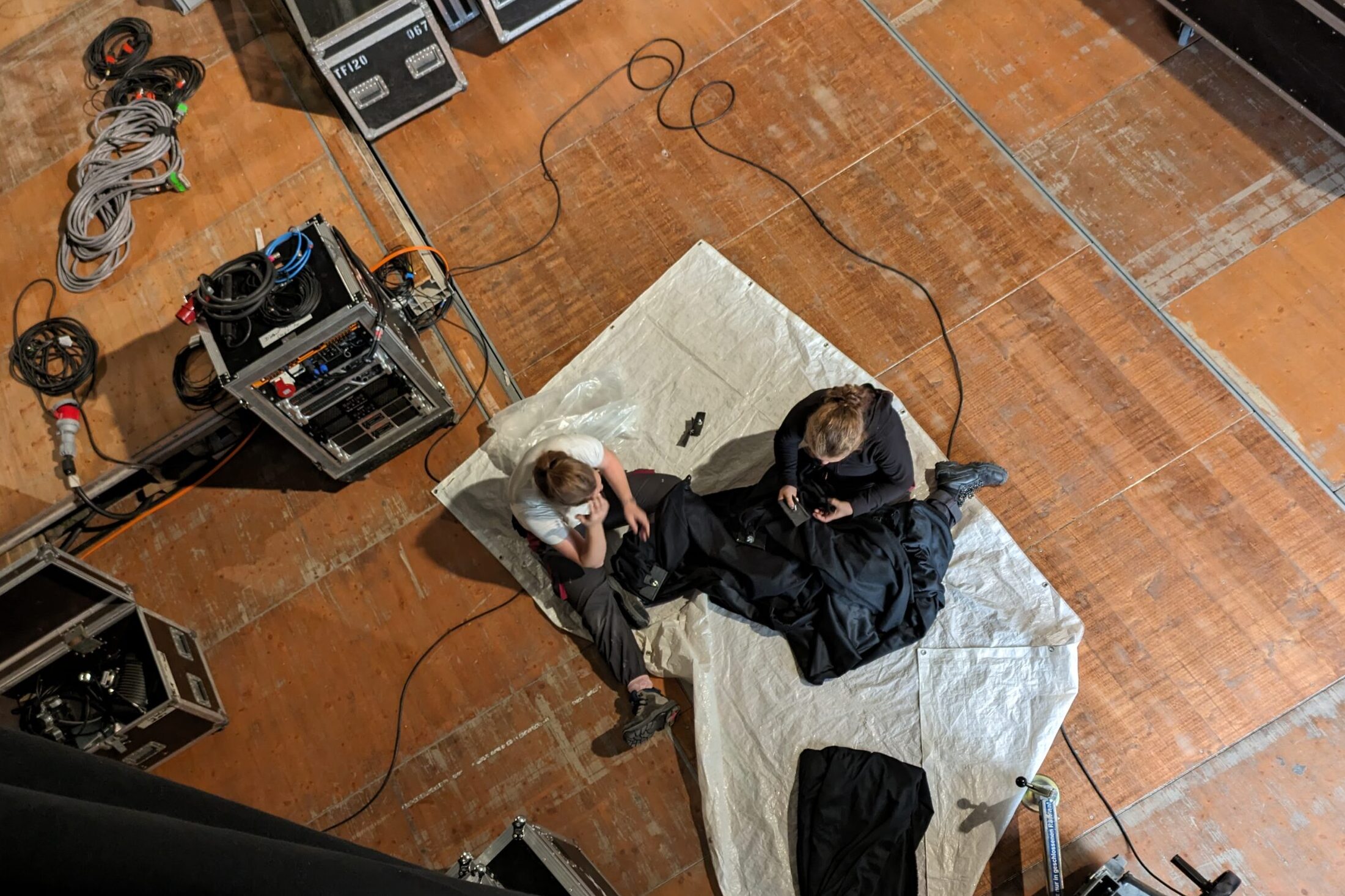 Stage Team Praktikum ©Düsseldorf Festival Stage-Team bei der Installation auf der Bühne des Düsseldorf Festival