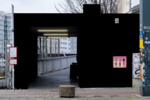 Schwarzer Eingang zur Haltestelle Wehrhahn, Hauptspielort des Stückes Dunkeldorf des Theaterkollektiv Pierre.Vers