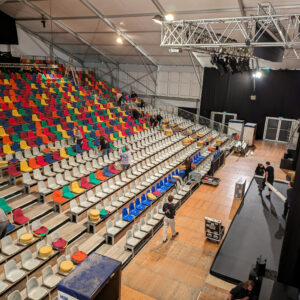Aufbau Zelt ©Düsseldorf Festival Aufbau der Tribüne im Zelt des Düsseldorf Festival