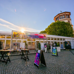 Festivalzelt Eingang ©Michael Lübke Eingang des Festivalzeltes auf dem Düsseldorfer Burgplatz