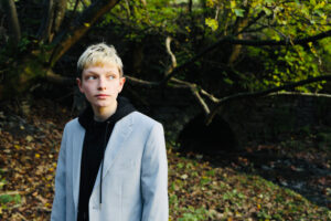 Porträt der Harfenistin Cerys Hafana