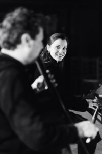 Elina Albach mit Continuum