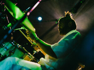 Schlagzeuger Lukas Akintaya