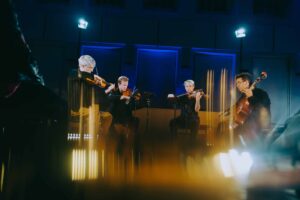 Die Mitglieder des Rothko Stringquartets spielen auf der Bühne